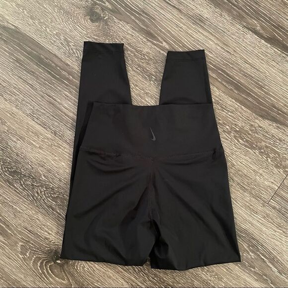 Nike yoga leggings  - Picture 4 of 5